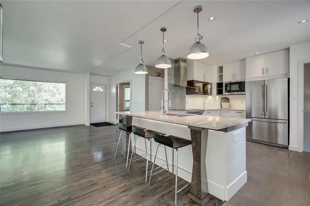 2203 25 Avenue NW, Calgary — photo 5 of 42