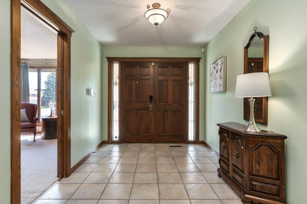 152 Coach Grove Place SW, Calgary — photo 2 of 44