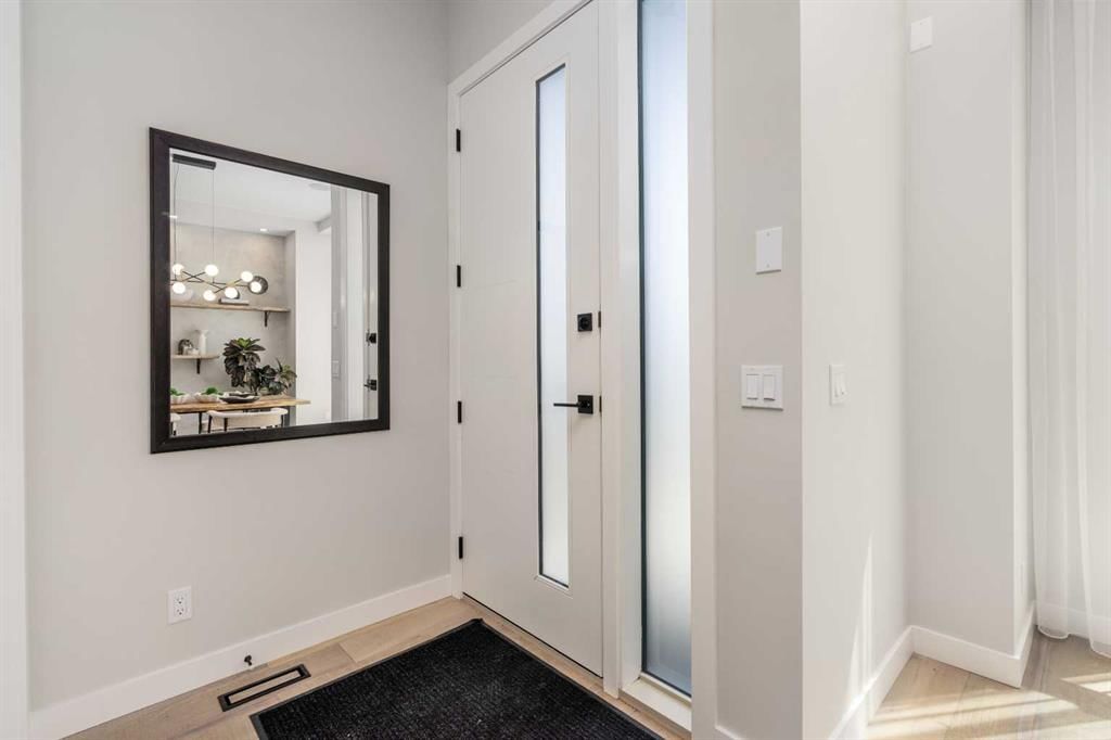 3218 14 Avenue SW, Calgary — photo 3 of 40