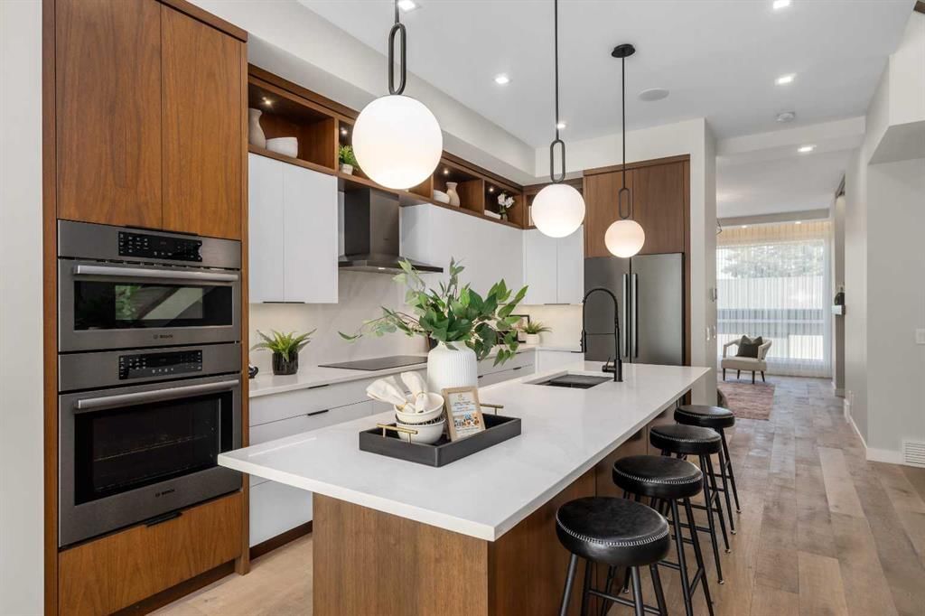 3218 14 Avenue SW, Calgary — photo 4 of 40