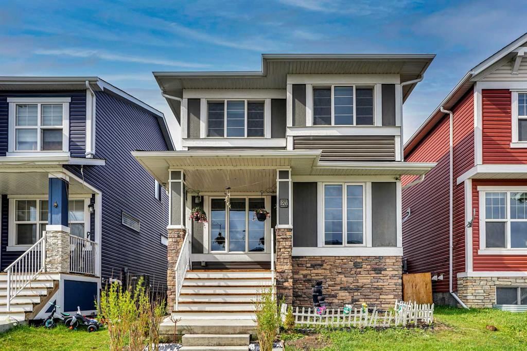 726 Redstone Drive NE, Calgary — photo 3 of 50