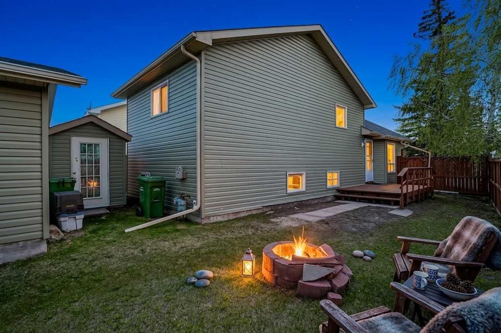 18 Martinview Crescent NE, Calgary — photo 2 of 46