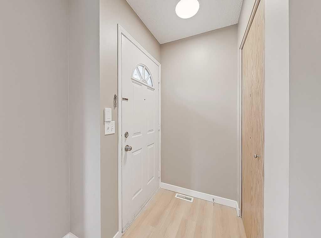 292 Coventry Close NE, Calgary — photo 2 of 48