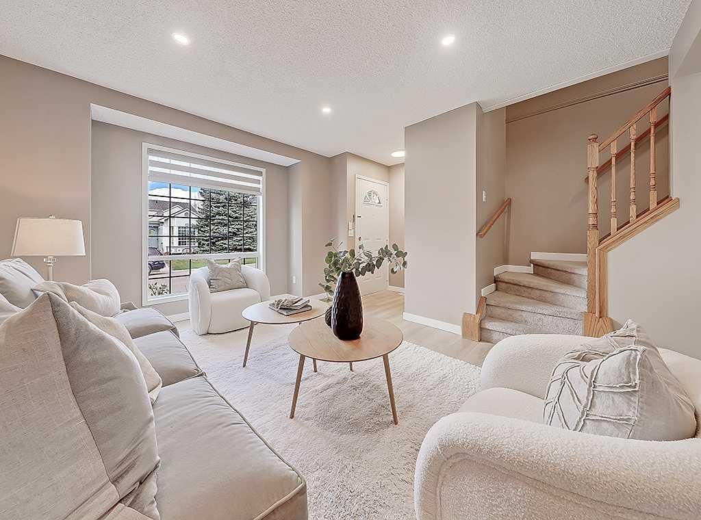 292 Coventry Close NE, Calgary — photo 5 of 48