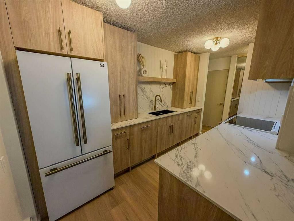 2106, 4001B 49 Street NW, Calgary — photo 2 of 27