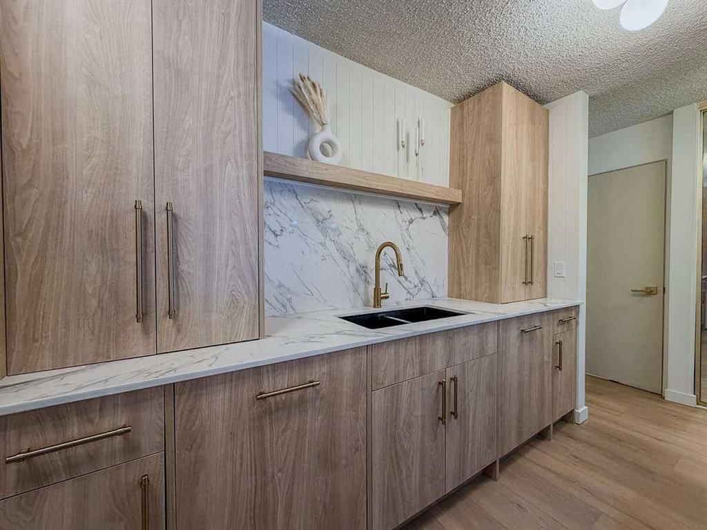 2106, 4001B 49 Street NW, Calgary — photo 3 of 27