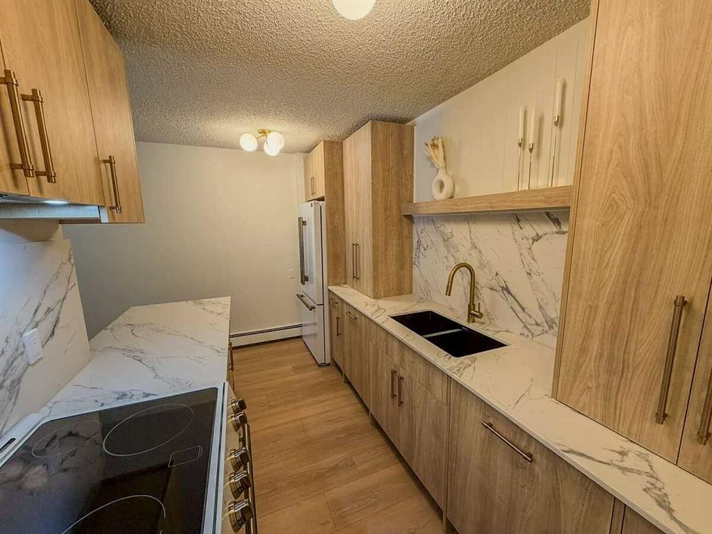 2106, 4001B 49 Street NW, Calgary — photo 4 of 27