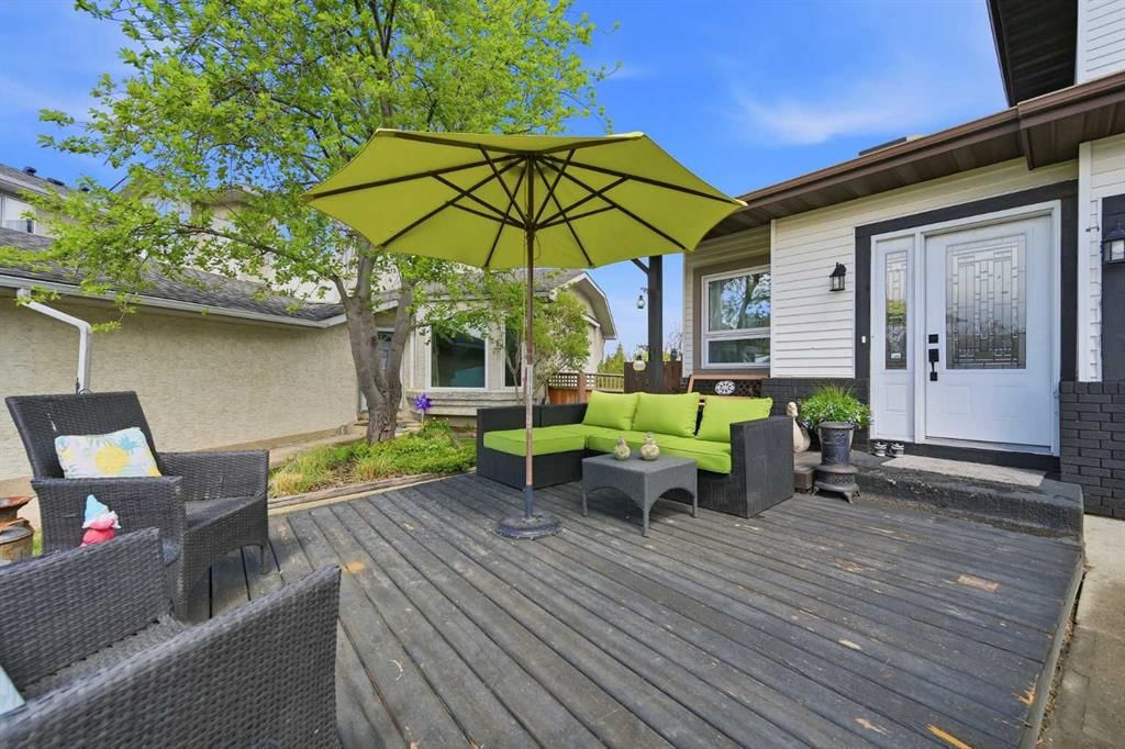 38 Sandpiper Way NW, Calgary — photo 2 of 50