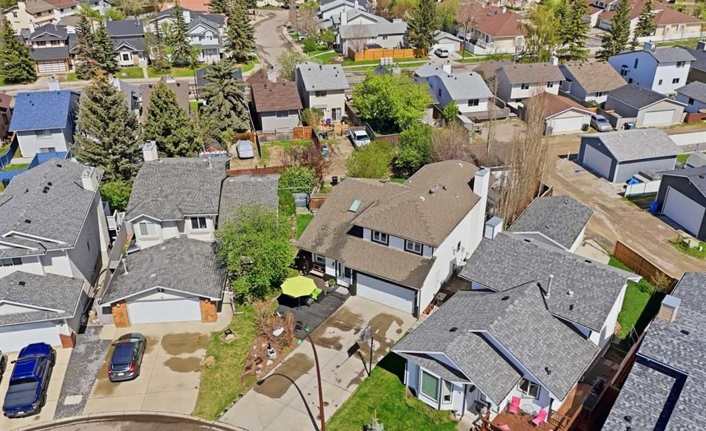 38 Sandpiper Way NW, Calgary — photo 4 of 50
