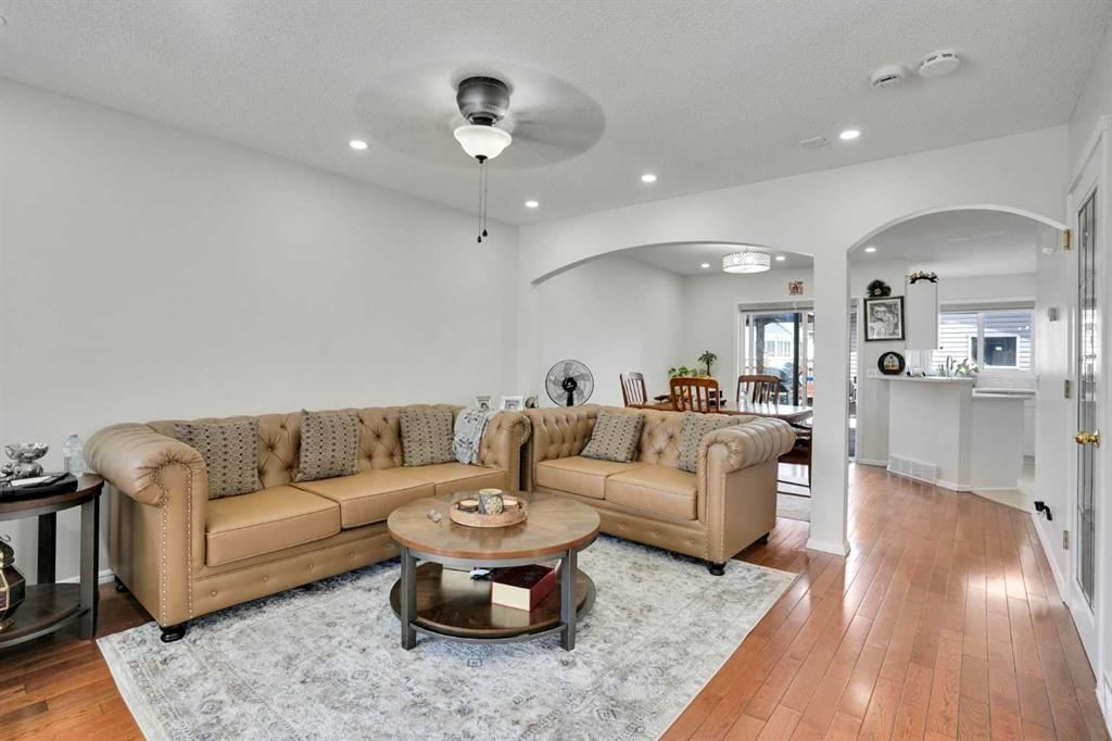 143 Taralea Gardens NE, Calgary — photo 5 of 46