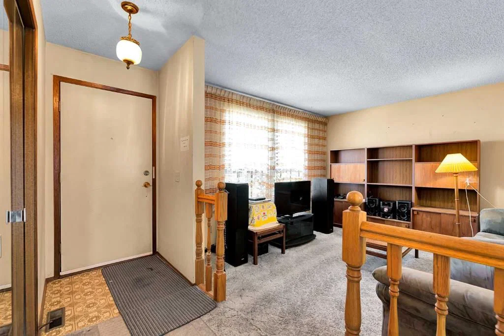 748 Aboyne Way NE, Calgary — photo 3 of 26