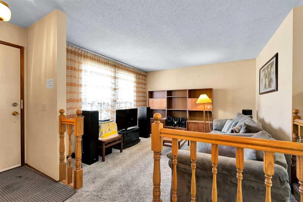 748 Aboyne Way NE, Calgary — photo 4 of 26