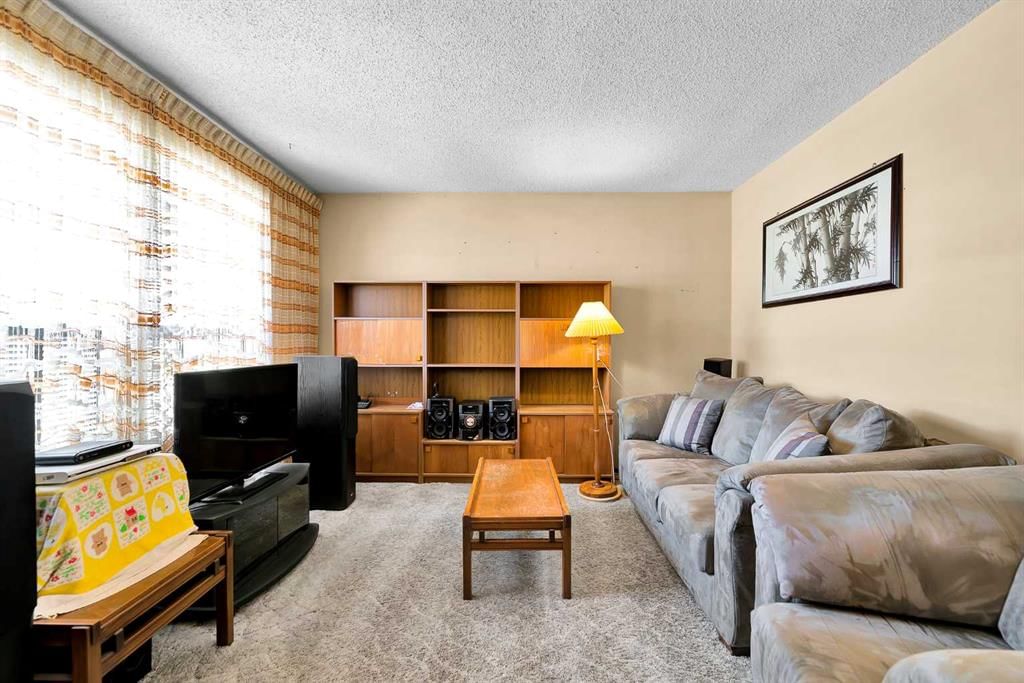 748 Aboyne Way NE, Calgary — photo 5 of 26