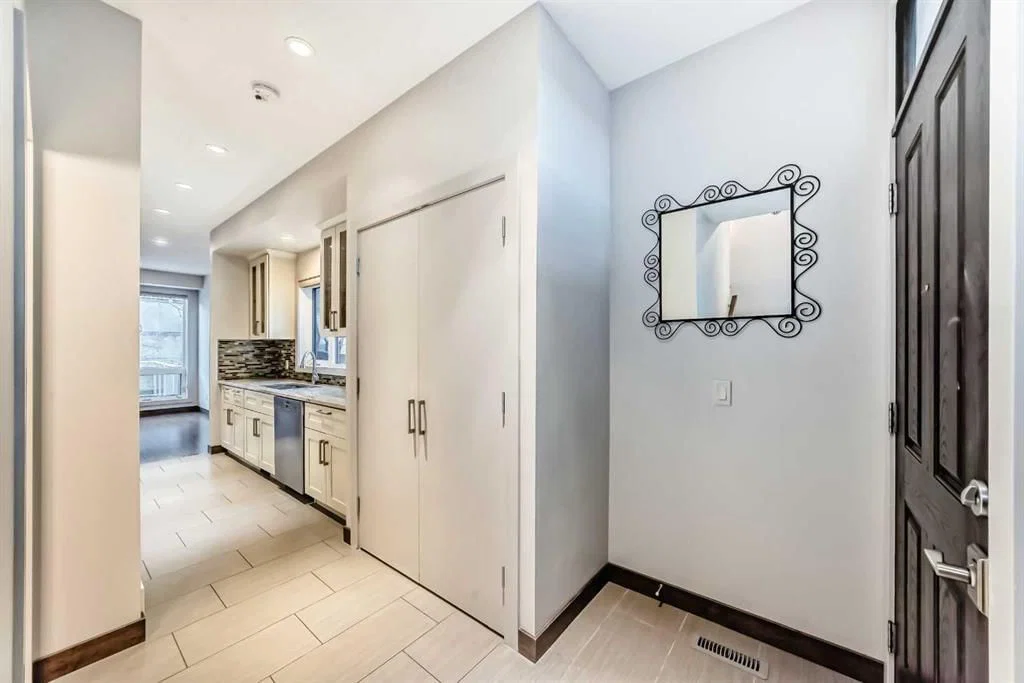 3825 1 Street NE, Calgary — photo 3 of 28