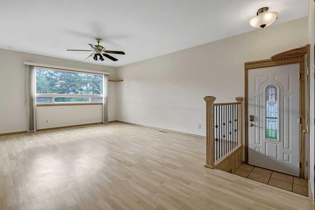 1007 Mackid Road NE, Calgary — photo 4 of 43