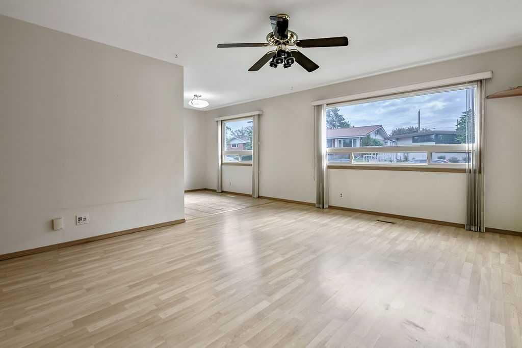 1007 Mackid Road NE, Calgary — photo 5 of 43