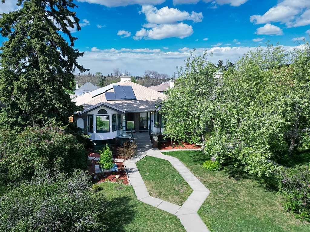 136 24 Avenue NW, Calgary — photo 2 of 28