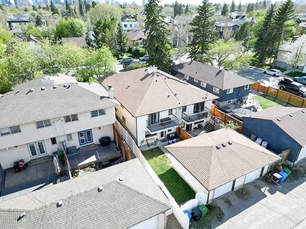 136 24 Avenue NW, Calgary — photo 4 of 28