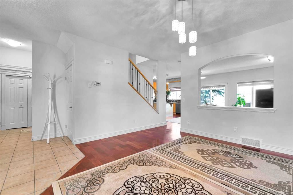 69, 39 Strathlea Common SW, Calgary — photo 4 of 45