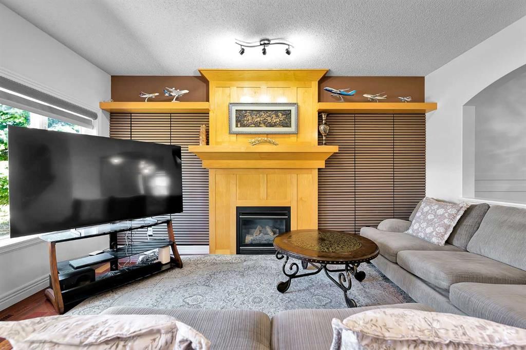69, 39 Strathlea Common SW, Calgary — photo 5 of 45