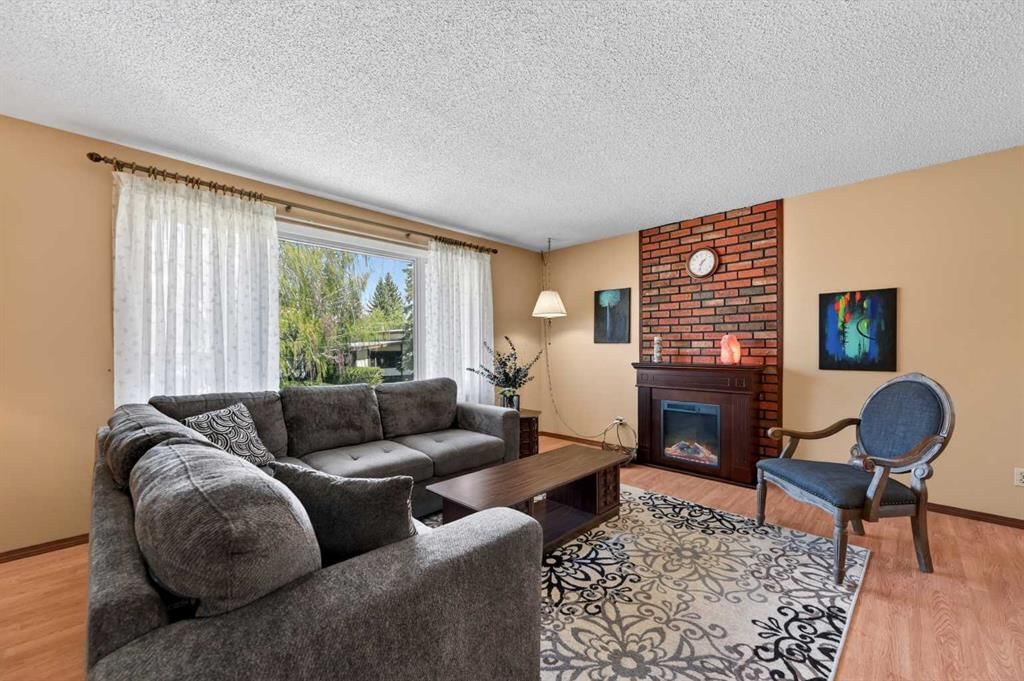 3139 Oakwood Drive SW, Calgary — photo 3 of 47