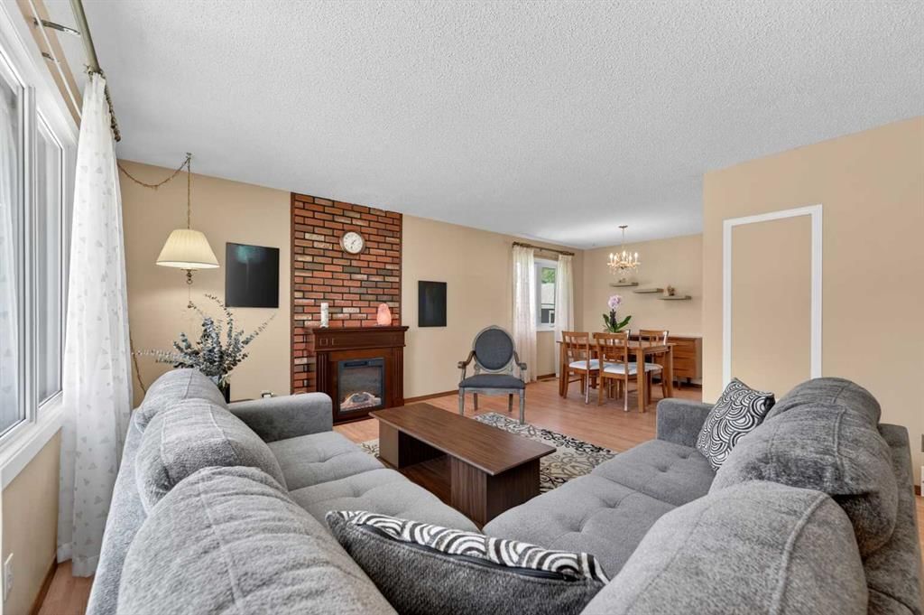 3139 Oakwood Drive SW, Calgary — photo 4 of 47