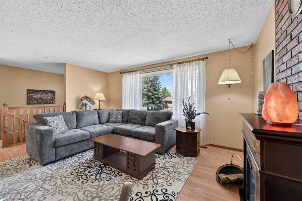 3139 Oakwood Drive SW, Calgary — photo 5 of 47