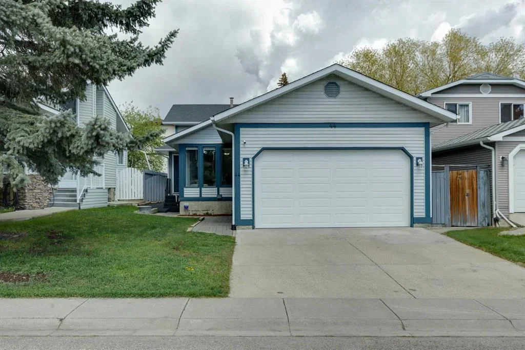 44 Scenic Cove Circle NW, Calgary — photo 2 of 38