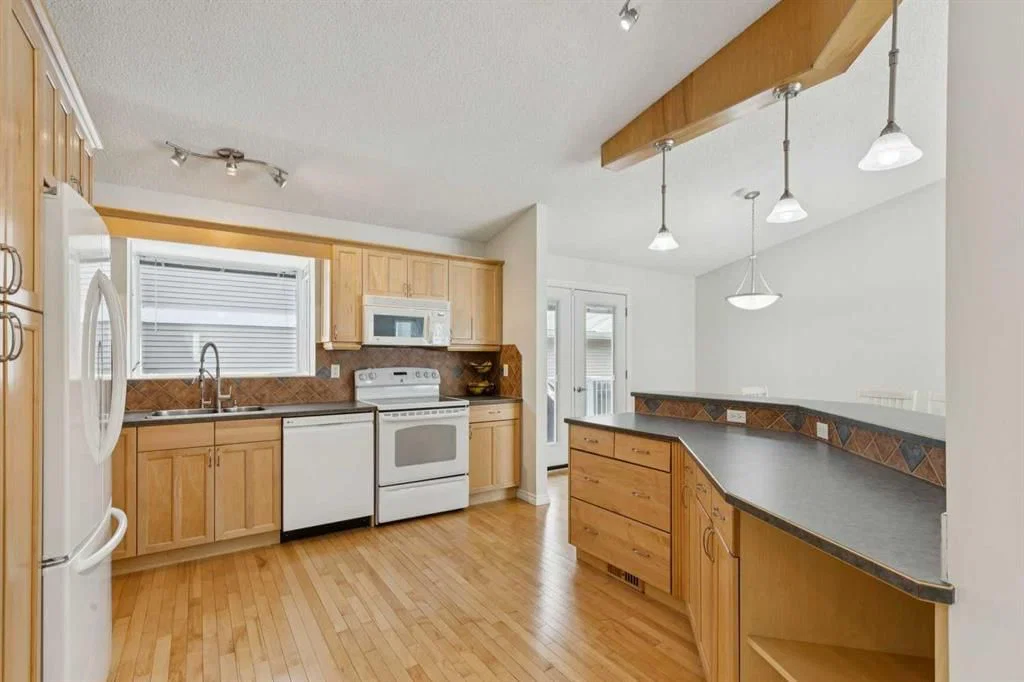 44 Scenic Cove Circle NW, Calgary — photo 3 of 38