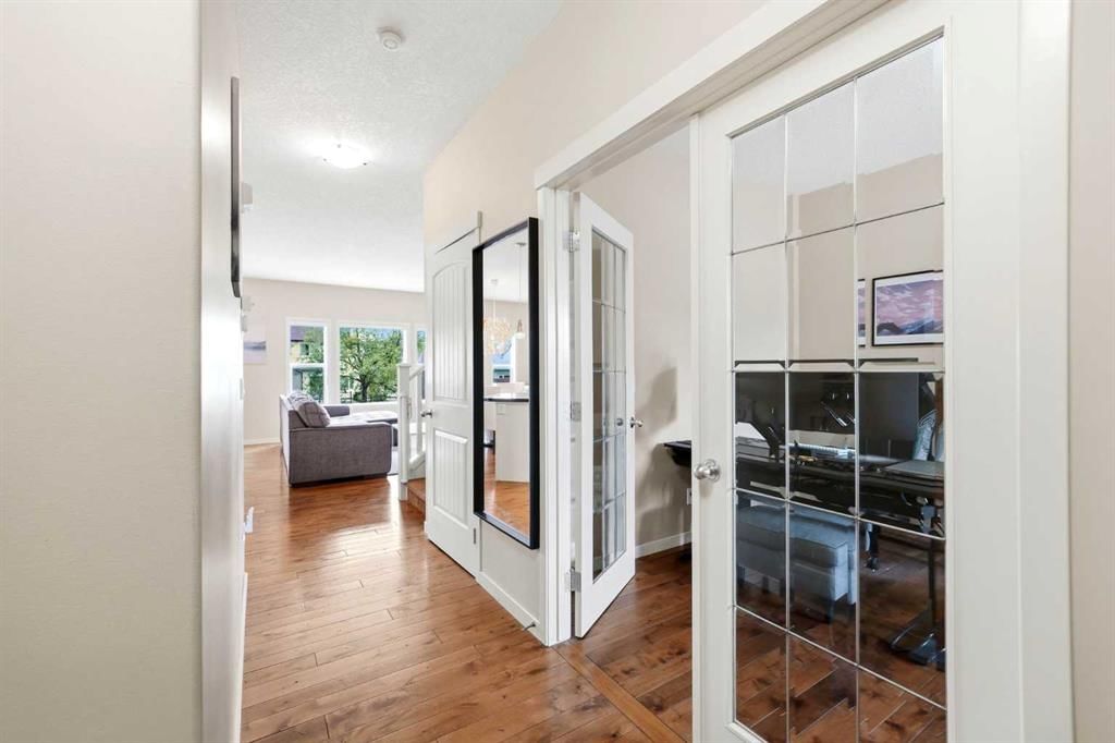 7942 Cougar Ridge Avenue SW, Calgary — photo 4 of 44