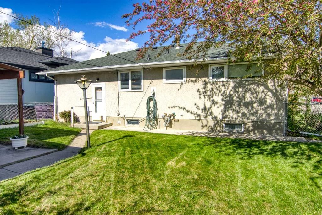 3403 19 Street NW, Calgary — photo 3 of 32