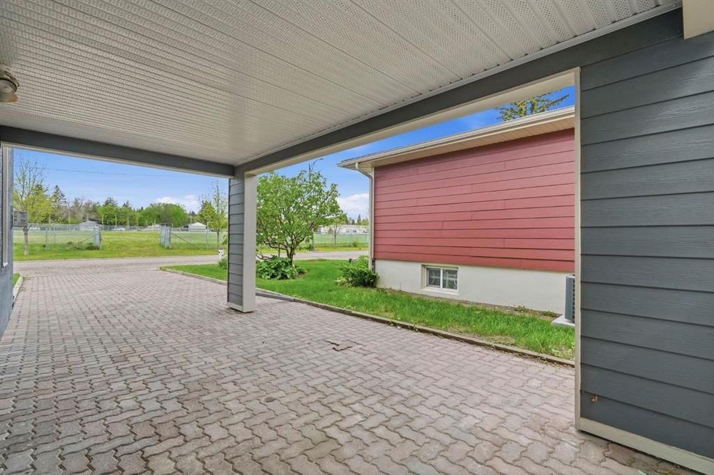 5212 Terry Road NW, Calgary — photo 4 of 41