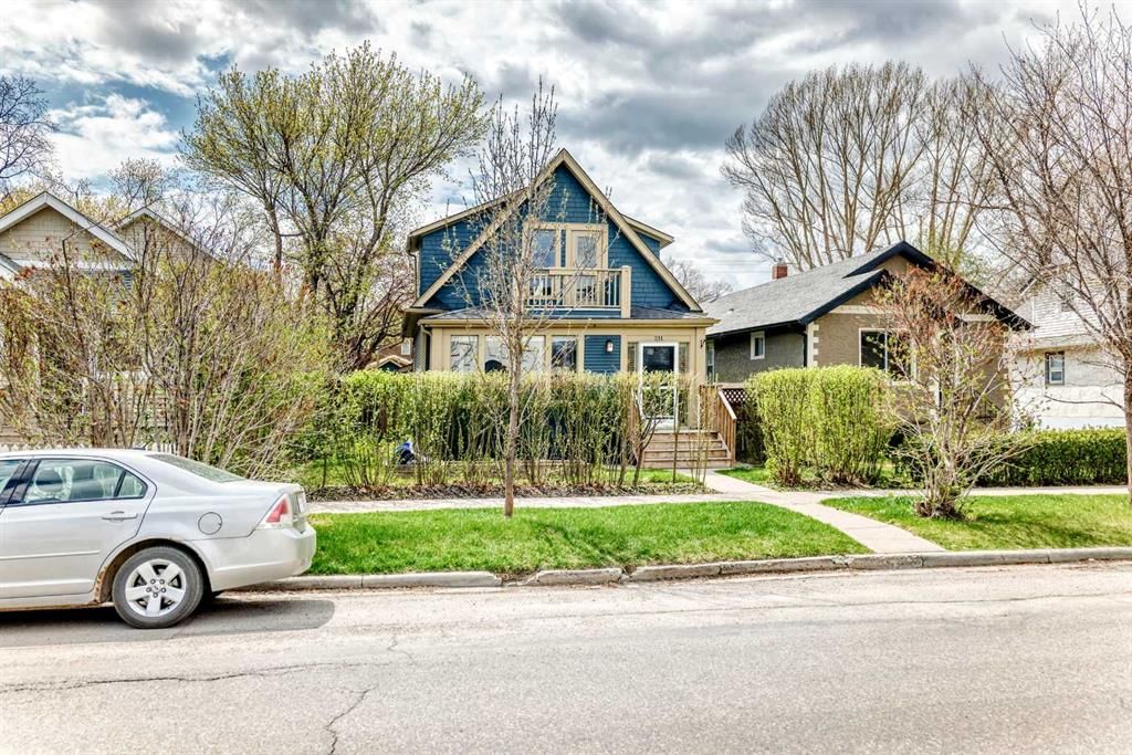 211 10 Avenue NE, Calgary — main listing photo