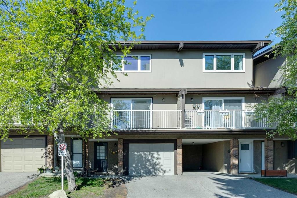 72, 1055 72 Avenue NW, Calgary — main listing photo