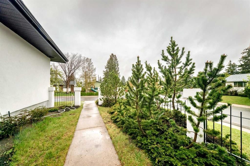 275 Silverview Way NW, Calgary — photo 3 of 41