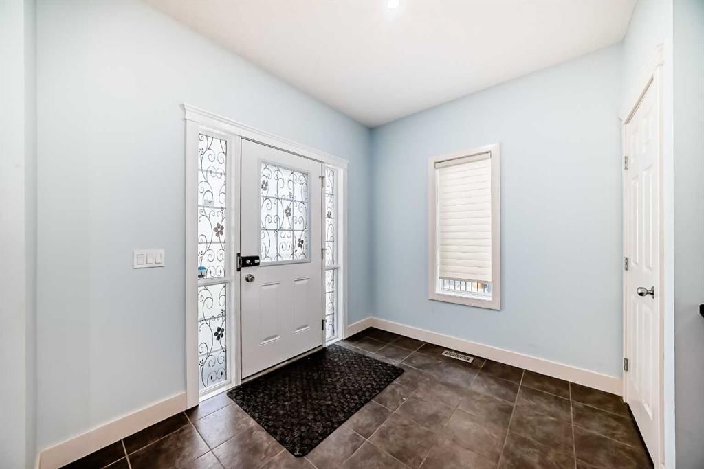 331 Royal Oak Heath NW, Calgary — photo 5 of 48