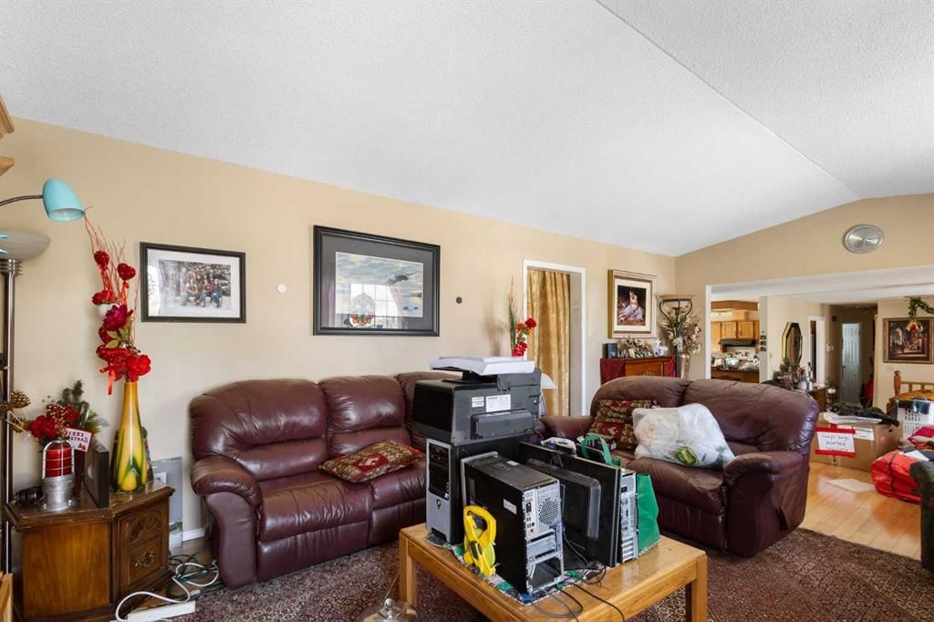 169 Beddington Circle NE, Calgary — photo 3 of 31