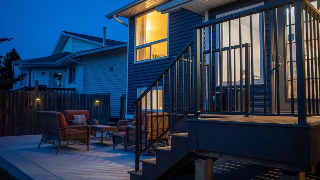 118 Sandpiper Way NW, Calgary — photo 5 of 50