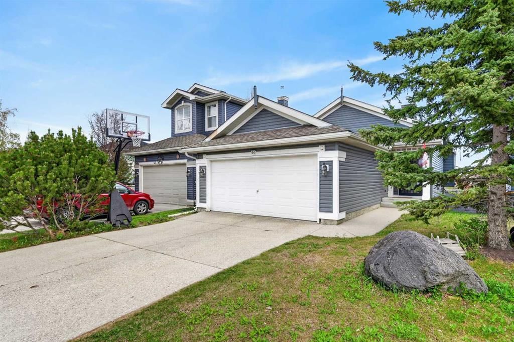 44 Bridlepost Green SW, Calgary — photo 2 of 38