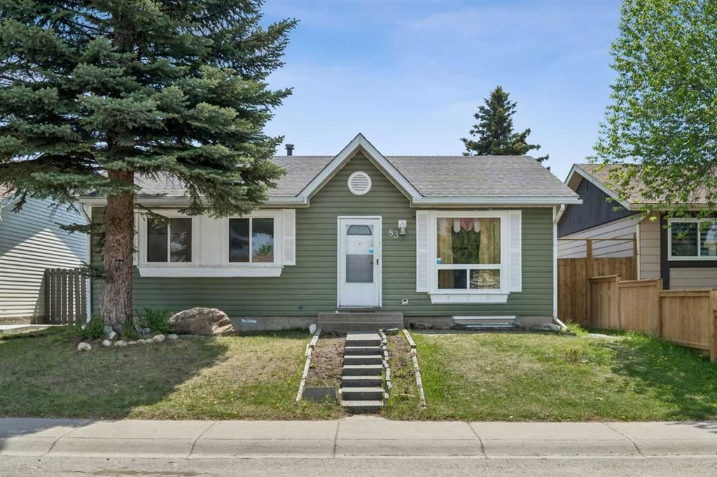 83 Appletree Close SE, Calgary — photo 2 of 30