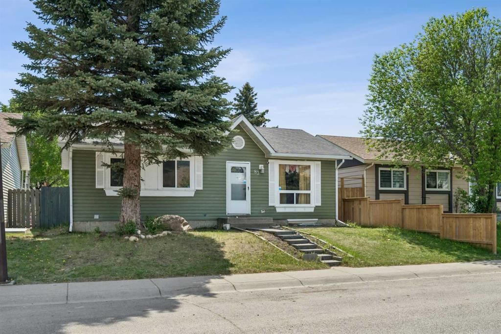 83 Appletree Close SE, Calgary — photo 3 of 30