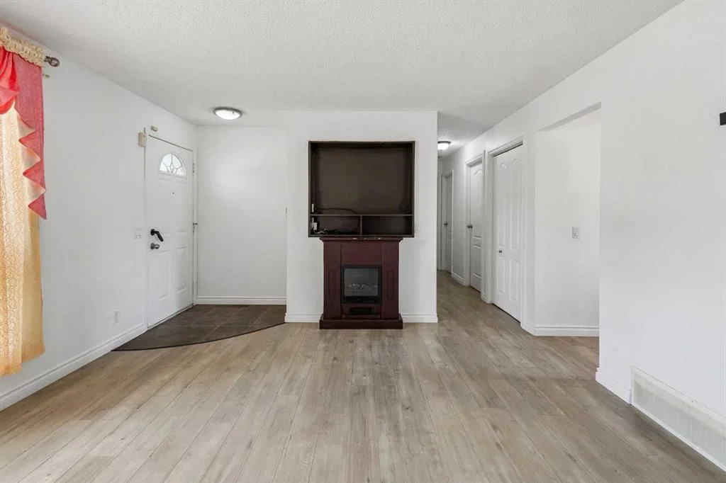 83 Appletree Close SE, Calgary — photo 5 of 30