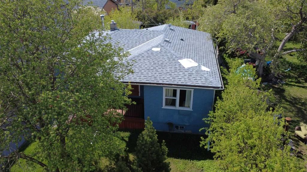 1815 32 Avenue SW, Calgary — photo 4 of 15