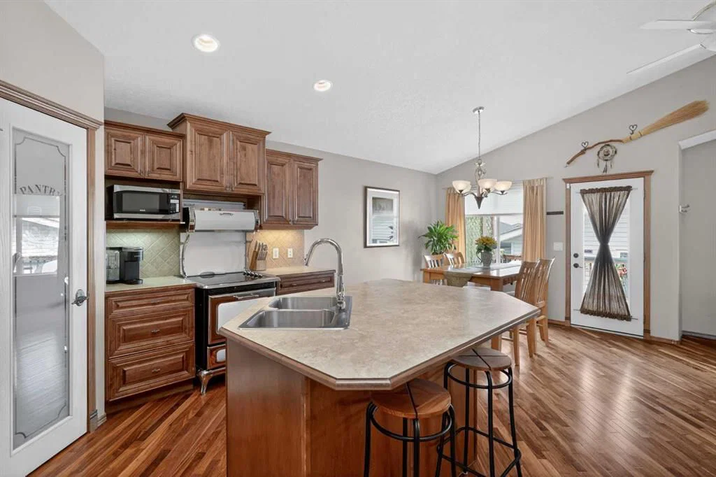 112 Prestwick Point SE, Calgary — photo 4 of 45