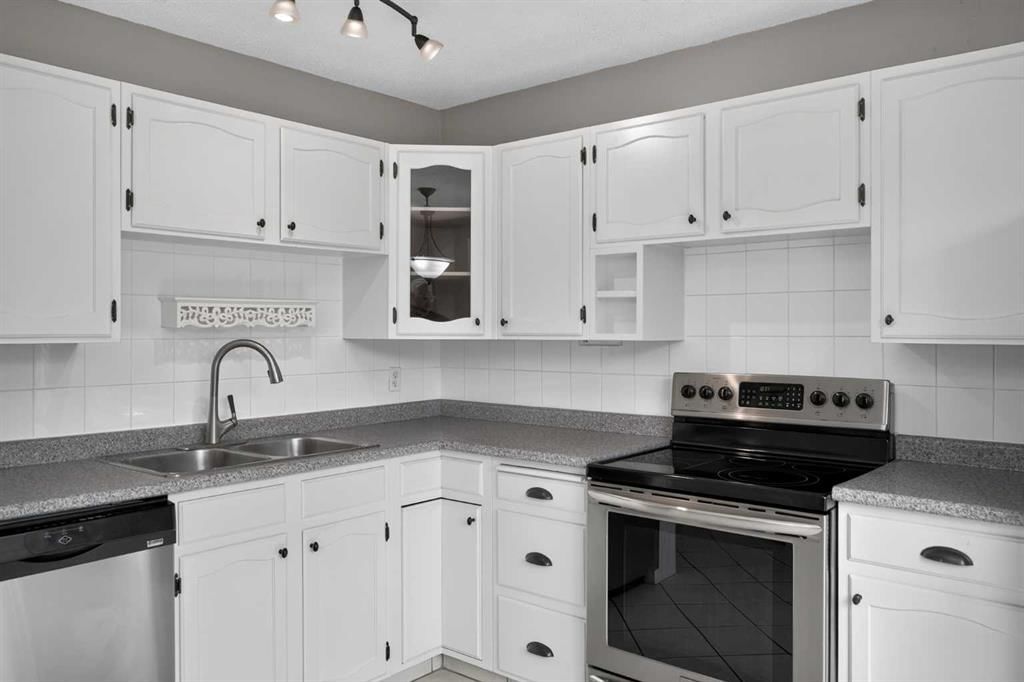 5202 Dalhousie Drive NW, Calgary — photo 5 of 31
