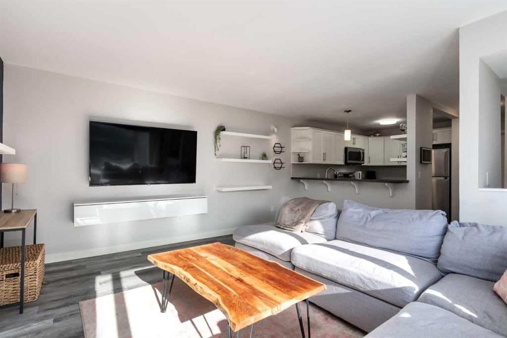 112, 25 Glamis Green SW, Calgary — photo 5 of 35