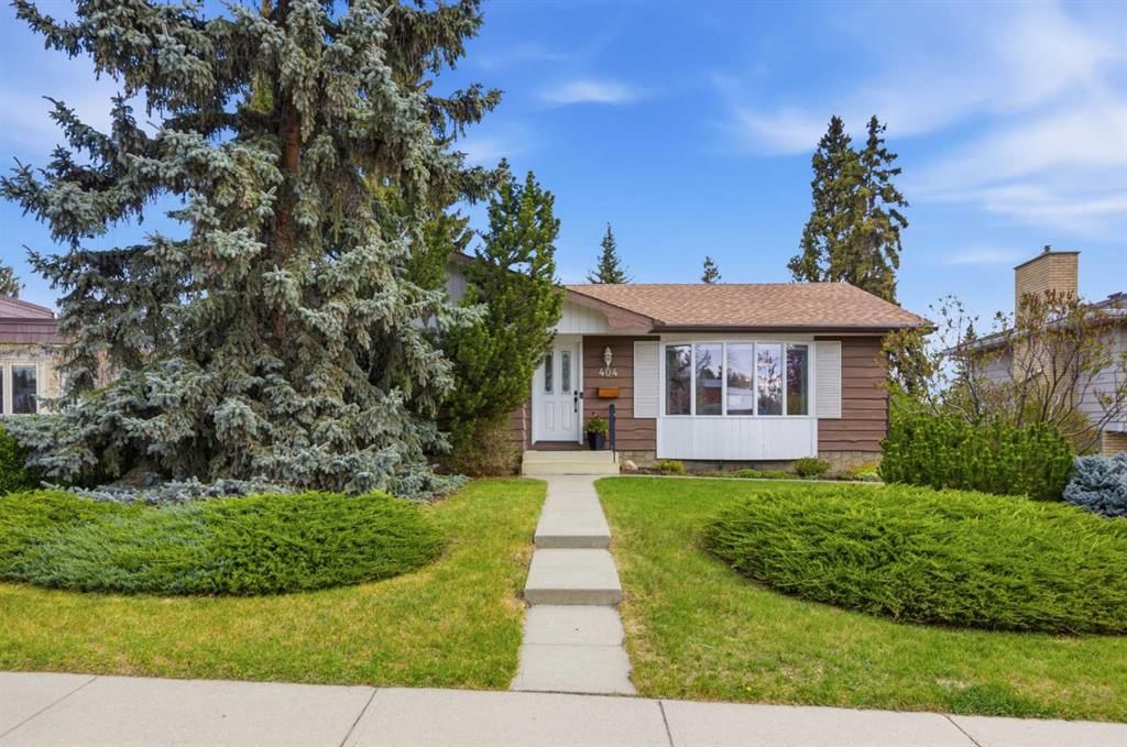 404 Canterbury Drive SW, Calgary — main listing photo