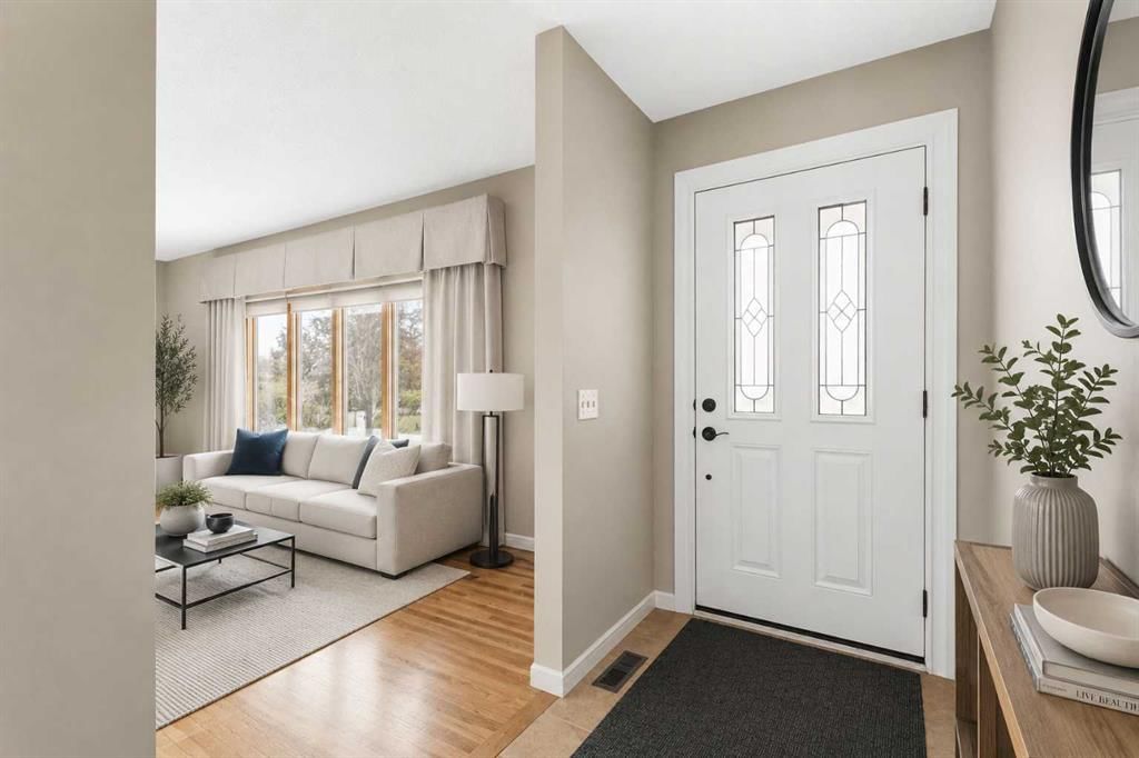 404 Canterbury Drive SW, Calgary — photo 5 of 42
