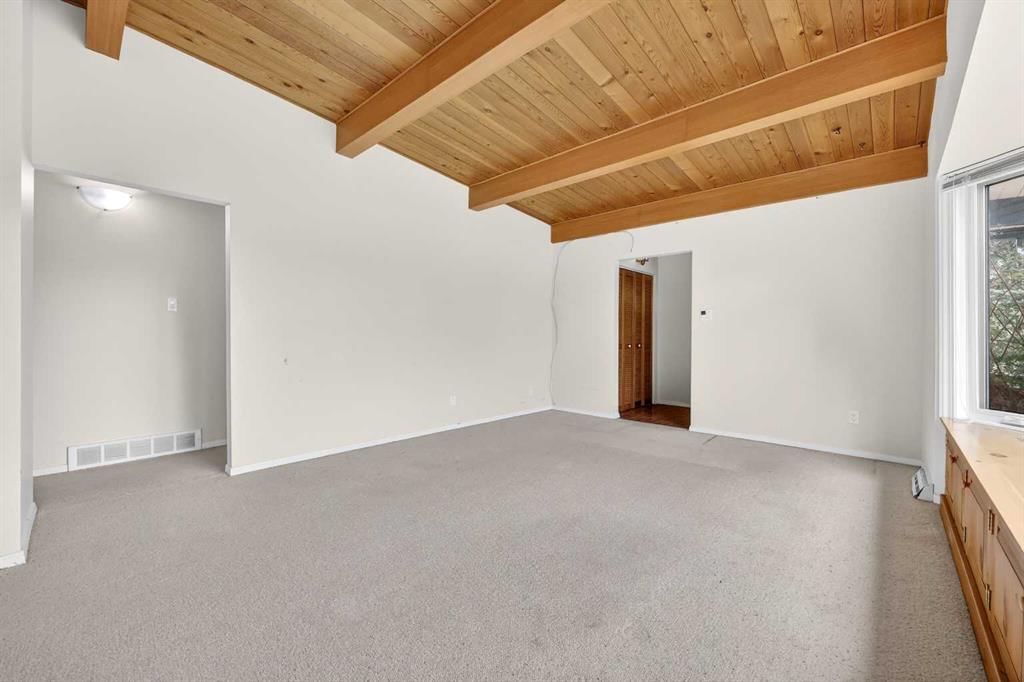 920 87 Avenue SW, Calgary — photo 4 of 45