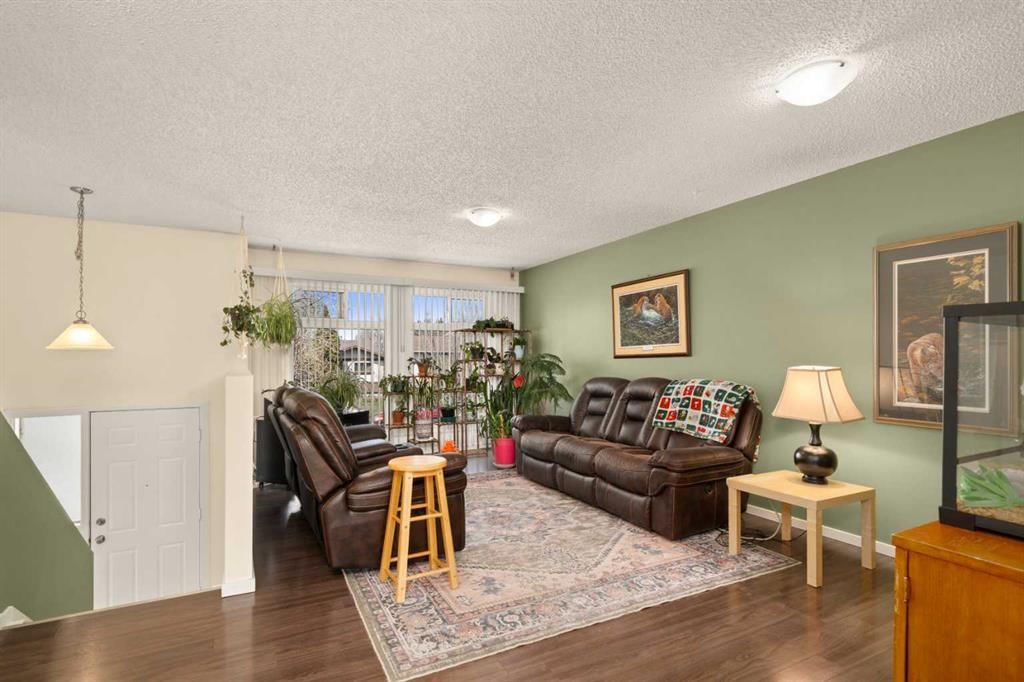 75 Bedford Drive NE, Calgary — photo 3 of 26